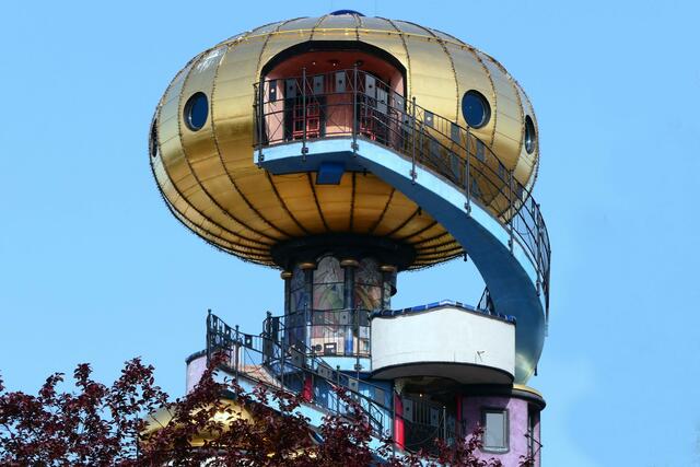 Der spätere Schlußpunkt: die Aussichtsterrasse und die vergoldete Kuppel