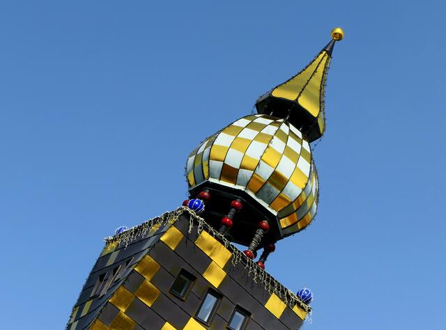 Typische Formen des Friedensreich Hundertwasser, obwohl er an der Ausführung nicht mehr beteiligt war