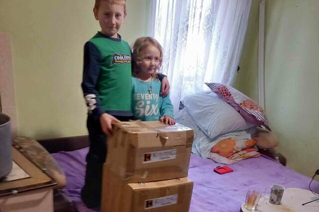 Zahlreiche Kinder freuten sich über die Kolping Hilfslieferung in die Ukraine.