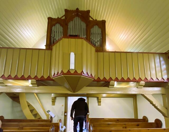 Große Menschen müssen sich schon bücken:). 