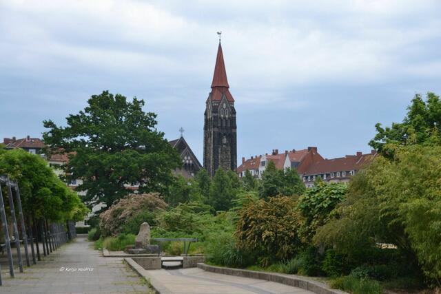 Parks und Gärten in Hannover (Foto: Katja Woidtke)

Aus meinem Archiv (2015) - Vahrenwalder Park mit Blick auf St. Joseph | Foto: Katja Woidtke