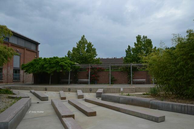 Parks und Gärten in Hannover (Foto: Katja Woidtke)

Aus meinem Archiv (2015) - Vahrenwalder Park mit Arkaden und einem Teil der ehemaligen Reithalle (links im Bild) | Foto: Katja Woidtke