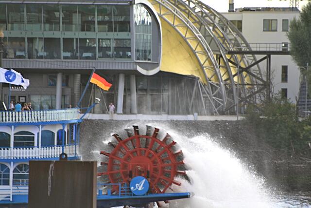 Der Raddampfer startet