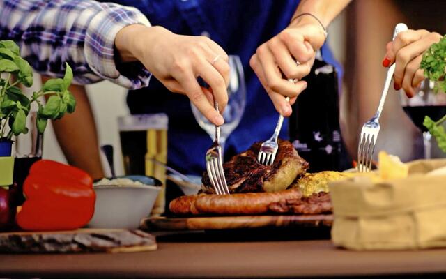 Welche Präferenzen hat man beim Grillen? Mit einem sogenannten Grillkonfigurator lässt sich das passende Gerät selbst zusammenstellen. | Foto: djd-k/Schickling Grill