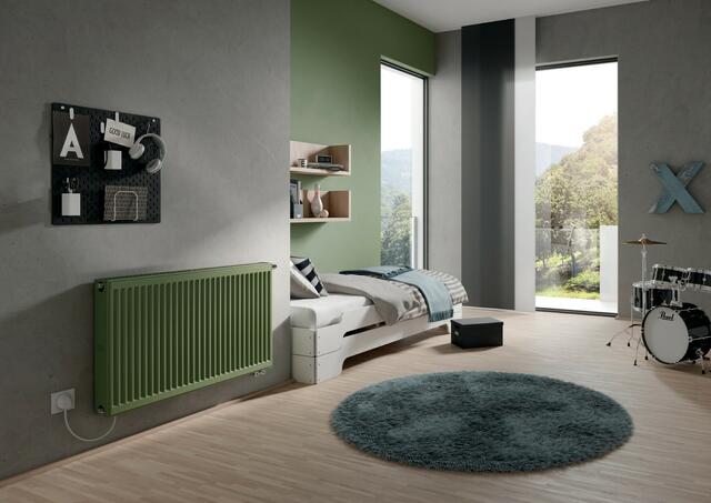 Ideale Renovierungslösung bei der Nachrüstung moderner Niedertemperatur-Wärmeerzeuger: Alte Radiatoren lassen sich 1:1 durch den Wärmepumpenheiz-körper x-flair ersetzen. Mit der energiesparenden x2-Technologie und einem innovativen Lüftersystem sorgt er auch bei den niedrigen Vorlauftemperaturen für maximalen Wärmekomfort.  | Foto: Kermi GmbH/akz-o