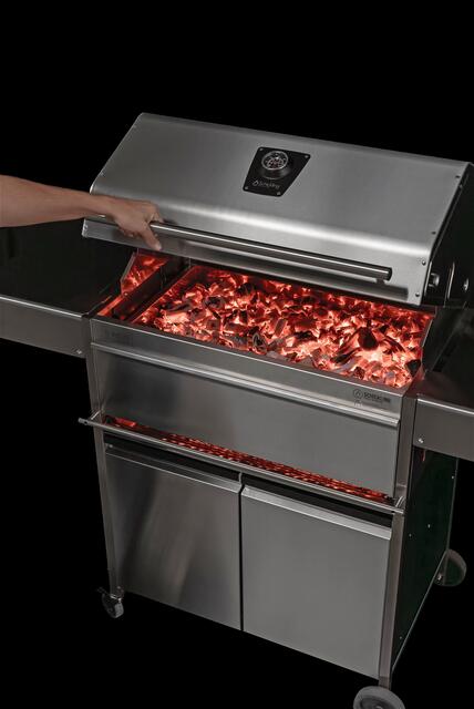 Für viele Grillfreunde kommt nur ein Holzkohlegrill in Frage, man kann ihn nach dem Baukastenprinzip erweitern, etwa um eine Abdeckung. | Foto: djd-k/Schickling Grill