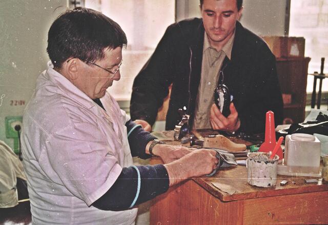 Er studiert Schuhtechnik