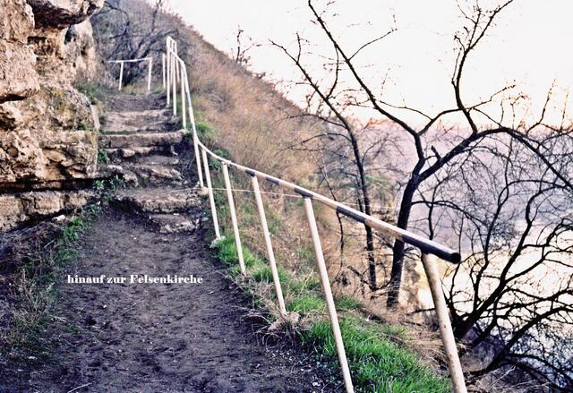 Aufstieg zu den Felsenhöhlen
