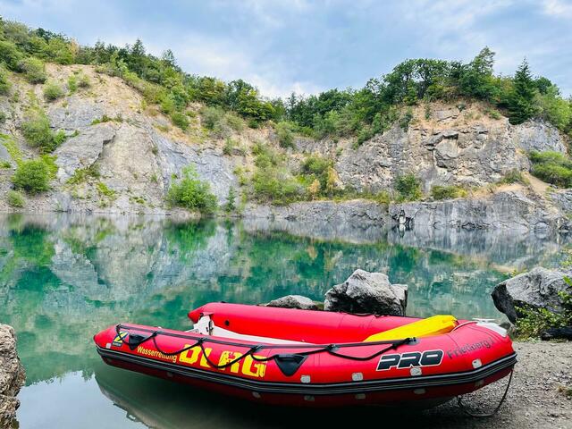 Platz 3 - Ungewohnte Umgebung: Unser Boot im Kristallsee Oberkleen (86 Stimmen) | Foto: Foto: DLRG Ortsgruppe Friedberg-Bad Nauheim e.V.