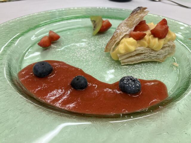 So wurde die Nachspeise serviert. Dazu gabs dann noch Espresso.  | Foto: Klaus Hill