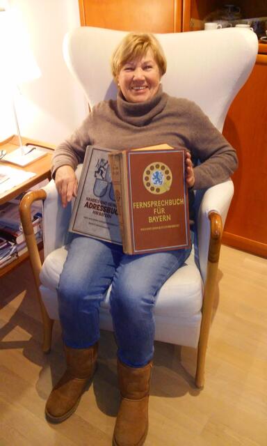Ein Telefonbuch aus dem Jahre 1949/1950 von ganz Bayern mit Branchenverzeichnis spendete Elisabeth Wurm aus Wertingen dem Telefonmuseum. Hier wird belegt, wie wenig Telefone es damals in den Städten und Ortschaften gab. 