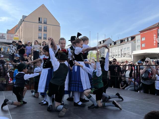 Plattler der Jugendgruppe des Heimat-und Volkstrachtenvereins