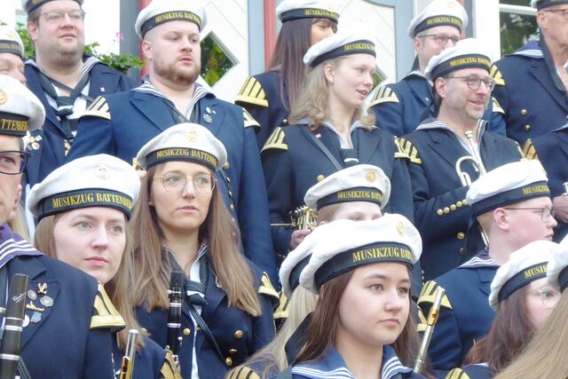 Gleich wird das Gruppenfoto erstellt, also Konzentration. 