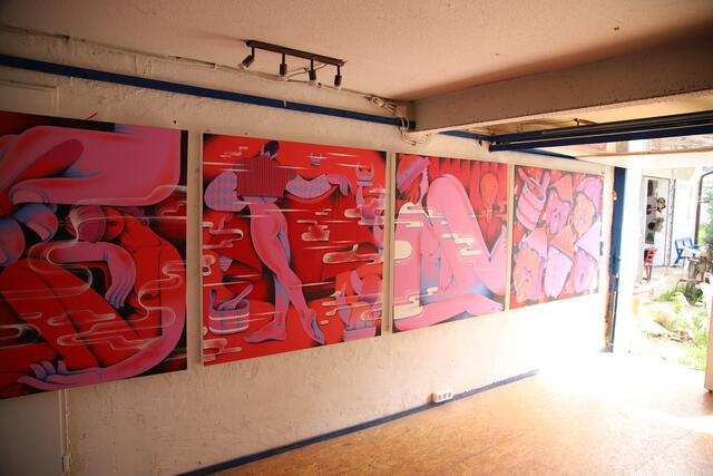 Tea Jurisic aus Kroatien hat diese mehrteilige "Sauna" im kleinen Atelier Künstlerhof am Maskenmuseum Diedorf entworfen. Zur Zeit arbeitet die bekannte Wallart-künstlerin in Rijeka an einer 500 Meter langen Gebäudewand