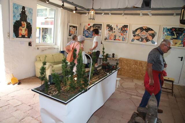 Mehr noch vom Atelier " Alte Dorfschmiede " mit den Arbeiten von Ludwig Glöcklhofer und Tea Jurisic