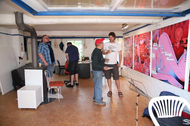 Atelier "Künstlerhof" mit den Bildern von Tea Jurisic beim Museumsfest am Maskenmuseum am 1. Mai 24