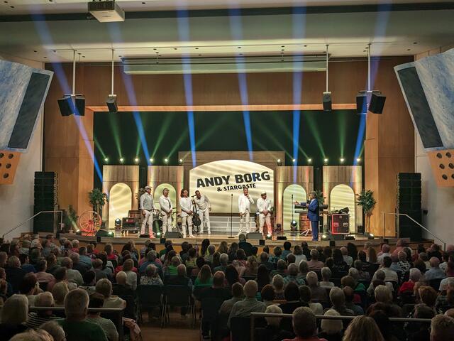 Andy Borg und die Paldauer auf der Bühne | Foto: Matthias Bucher