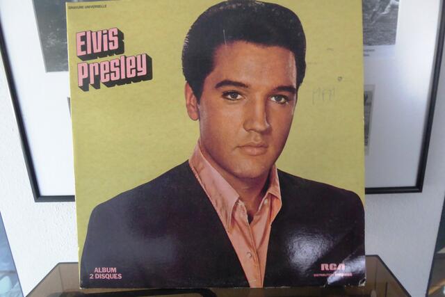 Plattenhülle (Cover) eines RCA-Doppelalbums von Elvis Presley.