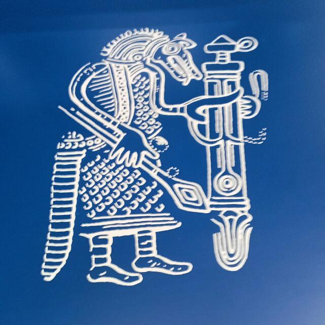 Ein Krieger mit Wolfskopf aus Pressblech befand sich auf dem Griff des Schwertes