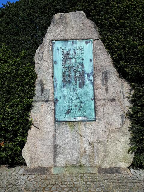 Bismarckstein mit Marine-Ehrentafel auf dem Waseberg bei Blankenese.
Foto: 30.04.2024