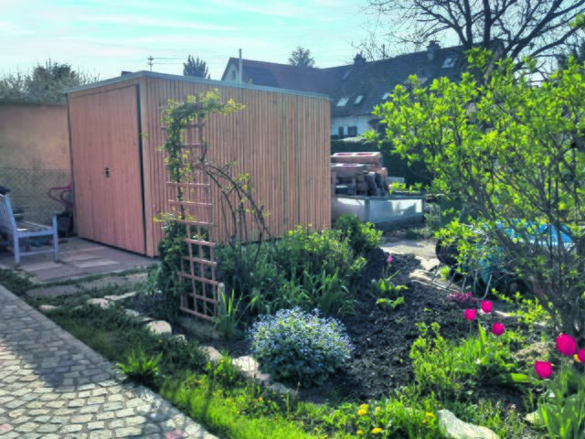 Kleiner Anbau im Garten | Foto: Sandra Kost