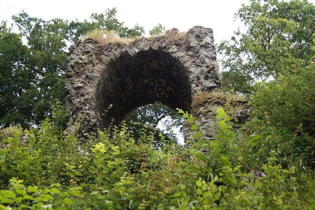 Torbogen der Ruine Questenburg