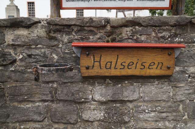 das Halseisen stammt aus der Zeit, als in Questenberg die niedrige Gerichtsbarkeit ausgeübt wurde