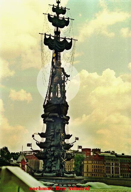 Das Nelson-Denkmal, gesehen auf der Moskwa-Schifffahrt 