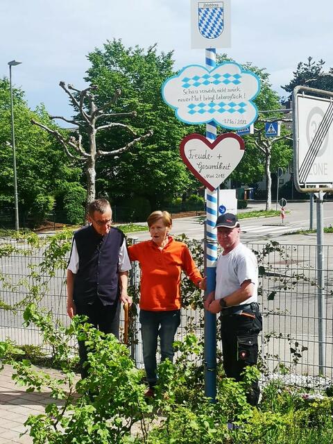 Maifeier mit Maibaum Aufstellung | Foto: AWO Betreuungsteam