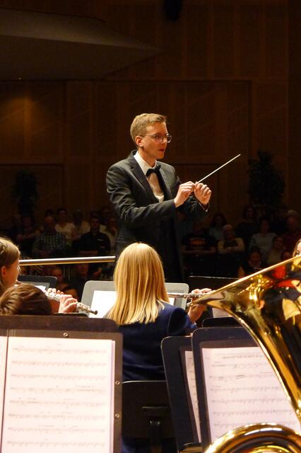 Der musikalische Leiter Maximilian Hosemann | Foto: Peter Rothmund