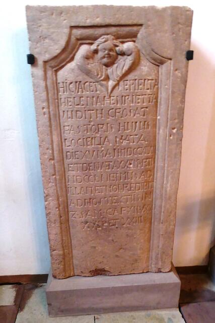 Grabstein für die Pfarrerstochter Helena Henrietta Judith Crosat, geboren am 15.05.1748 und gestorben am 22.03.1751.