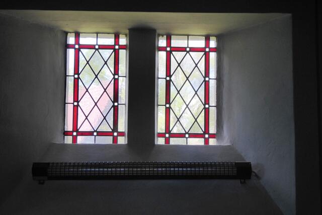 Die Fenster unterhalb der Empore.