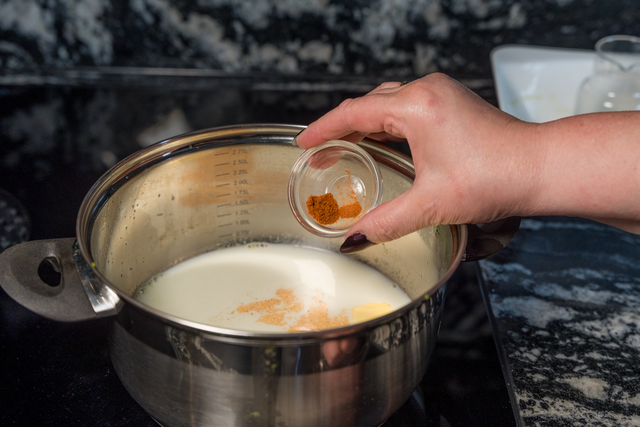 Sabinas Kochstudio - Spargelsuppe "Cappuccino-Style" | Foto: FSeventfoto