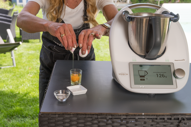 Aus dem Thermomix von Andrea Happacher: Schweinefilet im Schinkenmantel mit Spargel und Joghurt-Hollandaise | Foto: FSeventfoto