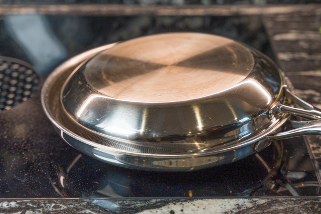 Sabinas Kochstudio -  Lauwarmer Spargelsalat mit Erdbeeren - die Zubereitung | Foto: FSeventfoto