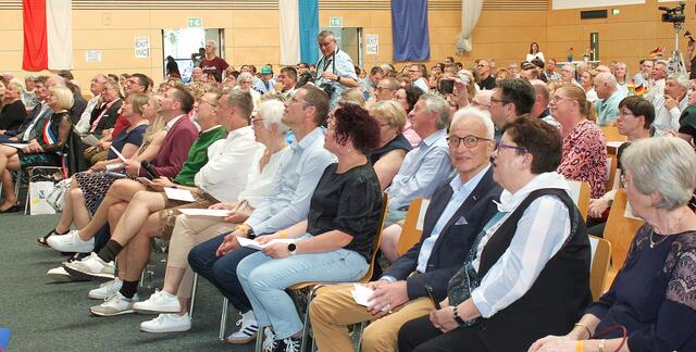 Vollbesetzt war die Meitinger Ballspielhalle  beim Jubiläumsfestakt. | Foto: Peter Heider