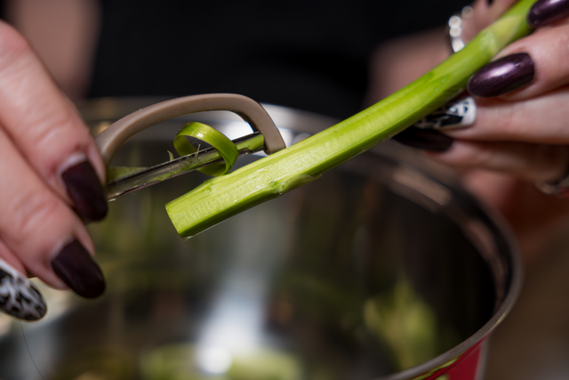 Sabinas Kochstudio - Spargelsuppe "Cappuccino-Style" | Foto: FSeventfoto