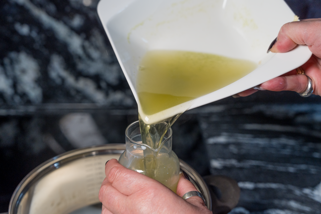 Sabinas Kochstudio - Spargelsuppe "Cappuccino-Style" | Foto: FSeventfoto