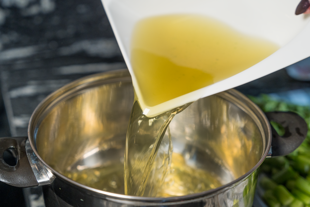 Sabinas Kochstudio - Spargelsuppe "Cappuccino-Style" | Foto: FSeventfoto