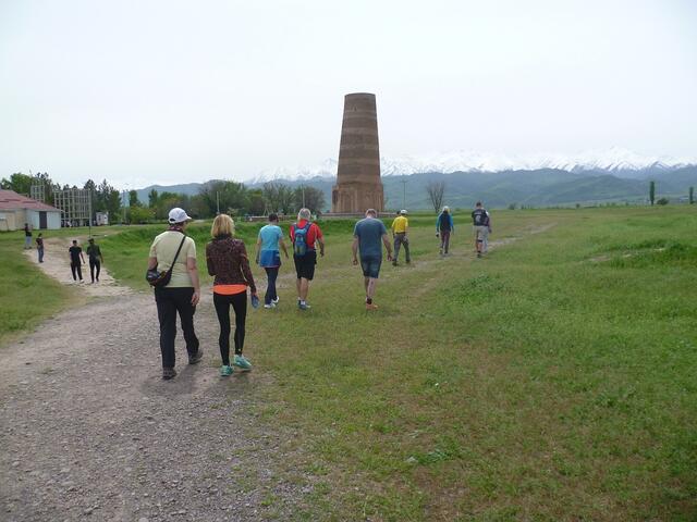 Der Burana-Turm ist eines der ältesten Bauwerke in Kirgisien. Ein Erdbeben verkürzte die Höhe auf 22 Meter. Er und weitere Gebäude werden dem Stamm der Karachaniden zugeschrieben und ist heute ein Museum. 
In der Nähe des Turms wird die Lage der antiken Stadt Balasagun vermutet.
