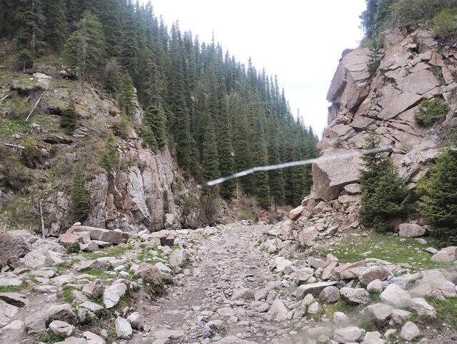 Ein anspruchsvoller Weg für einen LKW.
