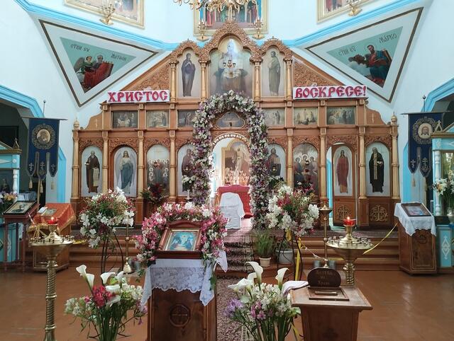 Russisch-Orthodoxe Kirche der Heiligen Dreifaltigkeit in Karakol. - Der Inenraum.
