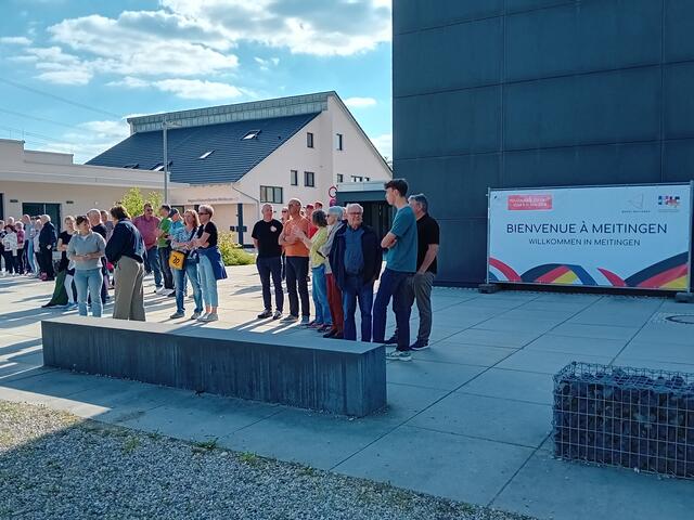 Warten auf die französischen Freunde vor dem Haus der Musik und Kultur | Foto: Martin Stäbe