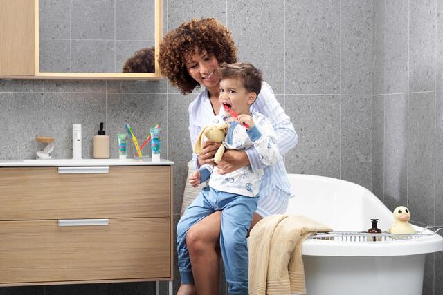 Speziell für Kinder gibt es fluoridhaltige Zahnpasten mit besonders mildem Minzgeschmack, um das Zähneputzen zu erleichtern. | Foto: djd-k/www.tepe.com