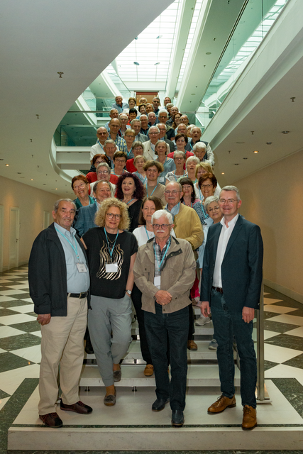 Peter Tomaschko (vorn rechts), der Vertreter der CSU für den Stimmkreis Aichach-Friedberg und das Wittelsbacher Land im Bayerischen Landtag lud ein zum Besuch des Bayerischen Landtags und der Bayerischen Staatskanzlei. Das Foto entstand in der Bayerischen Staatskanzlei | Foto: FSeventfoto