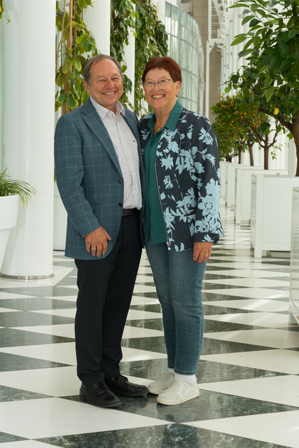 Peter Tomaschko, der Vertreter der CSU für den Stimmkreis Aichach-Friedberg und das Wittelsbacher Land im Bayerischen Landtag lud ein zum Besuch des Bayerischen Landtags und der Bayerischen Staatskanzlei. - Franz und Martha Reißner in der Orangerie der Bayerischen Staatskanzlei | Foto: FSeventfoto