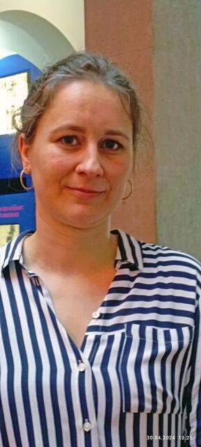 eine der Kuratorinnen Dr. Welsfeld