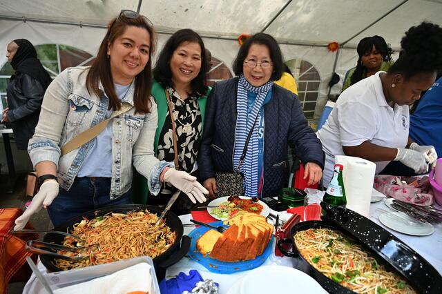 Pansit und Chiffon Cake sind philippinische Leckereien