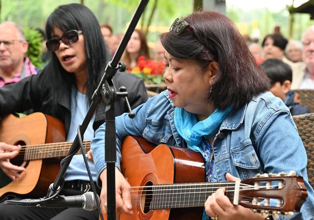 Musikerinnen der philippinischen Gemeinde