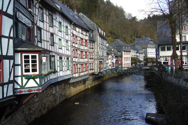Zurück in Deutschland. Die Eifel bei Monschau ist die Fortsetzung der Ardennen.
